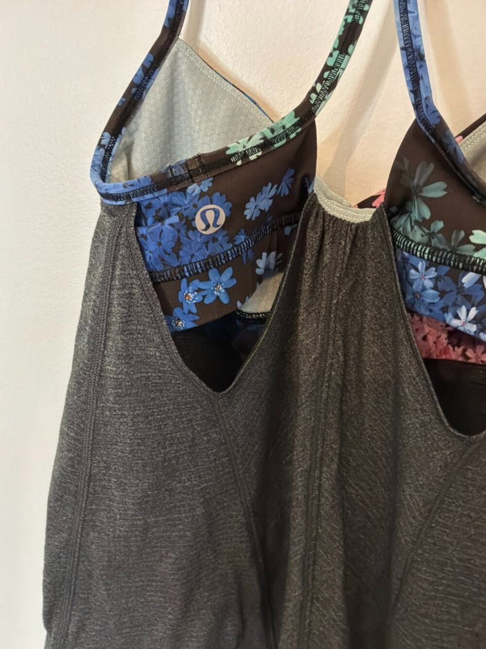 LUULEMON | GRAY FLORAL BUILT IN BRA TANK - Picture 5 of 5